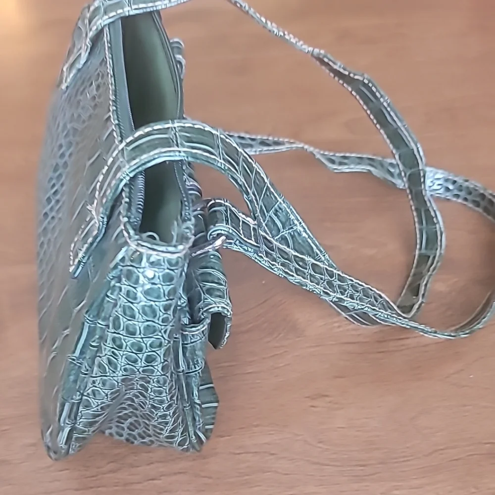 Elegant Green Crocodile-Embossed Women's Shoulder Bag Small Excellent Condition‎